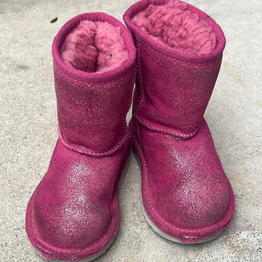 Girls pink glitter UGG